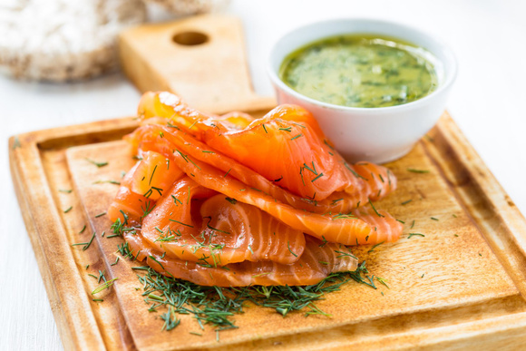 “Une technique pour ceux qui sont en retard” : pour les fêtes, Norbert tarayre propose sa recette rapide de saumon gravlax