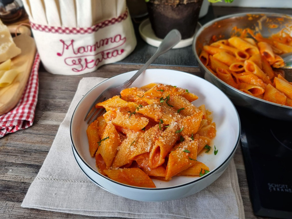 Pâtes à la sauce rose. Silvia Santucci