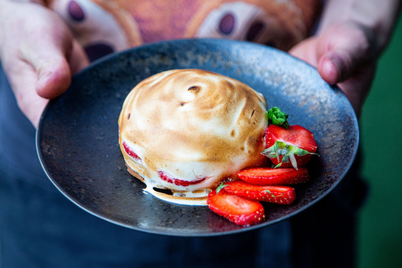 Avec cette recette, le chef Ruben Sarfati revisite les tartelettes aux fraises en une version ultra-gourmande !