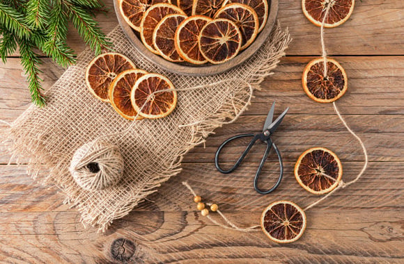 Comment réaliser des rondelles d’orange séchées pour décorer sa table de Noël ?