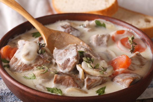 "Je fais une blanquette de veau un peu spéciale" : Le chef Yannick Alleno partage sa recette de la blanquette de veau printanière !