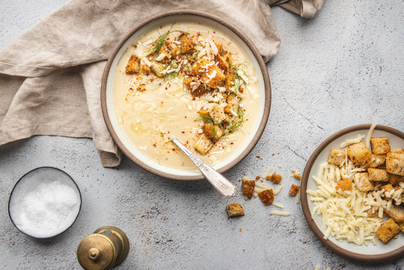 Pour les fêtes, faites cette recette de velouté au chou-fleur et foie gras en soutien aux producteurs bretons