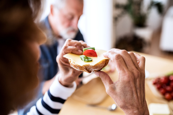Bonne nouvelle : selon une étude, consommer régulièrement du fromage aiderait à mieux vieillir