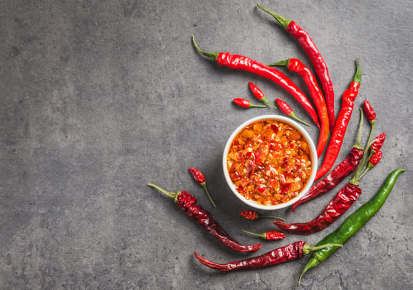 Sauce trop pimentée : l'ingrédient magique pour adoucir votre plat sans tout recommencer
