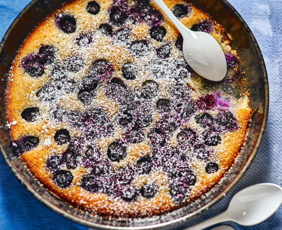 “Un basique rapide qui s’adapte à tous les fruits !” : la cheffe étoilée Stéphanie Le Quellec partage sa recette du clafoutis