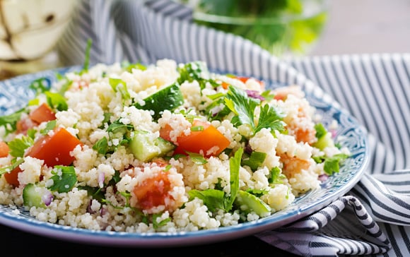 Ni pâtes, ni riz, cet ingrédient est pourtant idéal pour faire des salades sans faire bouillir de l'eau !