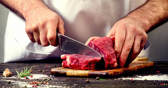 Ce morceau de bœuf que votre boucher ne met jamais en vitrine… et pourtant c’est l’un des meilleurs