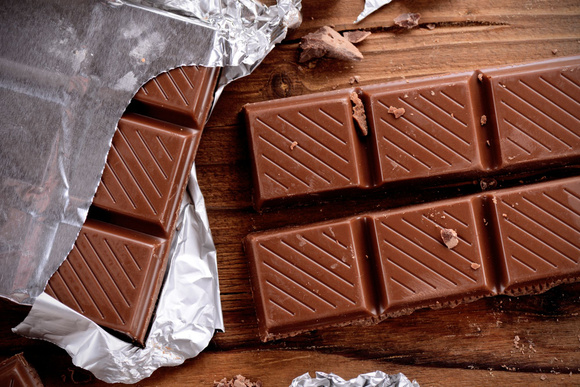L'aluminium protège le chocolat. Adobestock