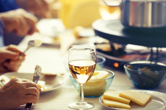 De l'eau ou un verre de vin, pas plus. Adobestock