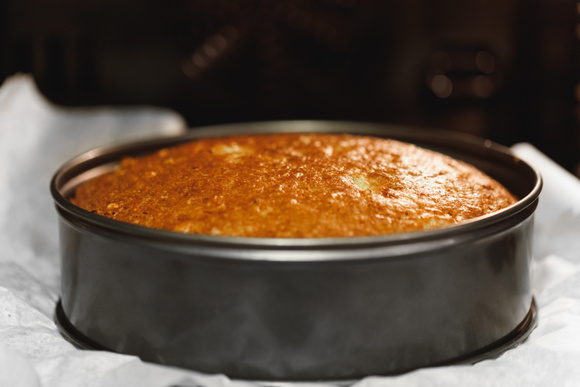 Cette astuce à connaître absolument pour démouler un gâteau facilement