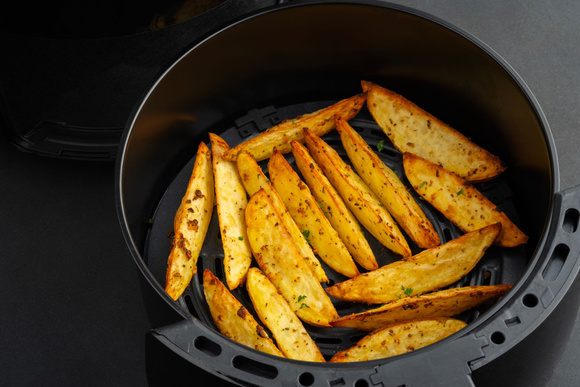 Savez-vous pourquoi il vaut mieux faire tremper ses pommes de terre avant de les cuire au Air Fryer ?
