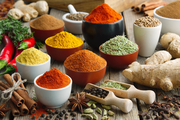 Curry, curcuma, et autres épices indiennes sous la surveillance des autorités sanitaires mondiales