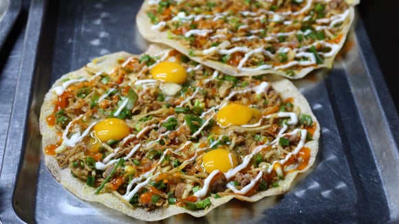 Connaissez-vous les Bánh Tráng Nong, ces pizzas vietnamiennes à faire à la poêle avec des feuilles de riz ?