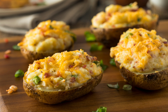 Pas d’idée pour ce soir ? Essayez ces pommes de terre farcies au bacon ultra simples à faire
