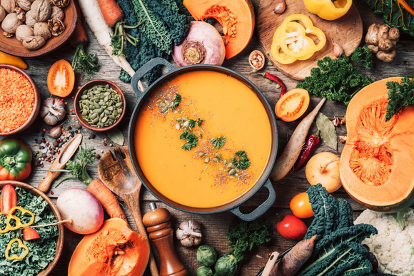 Miel, citron, gingembre… Les aliments privilégier cet automne pour se faire du bien selon une diététicienne !