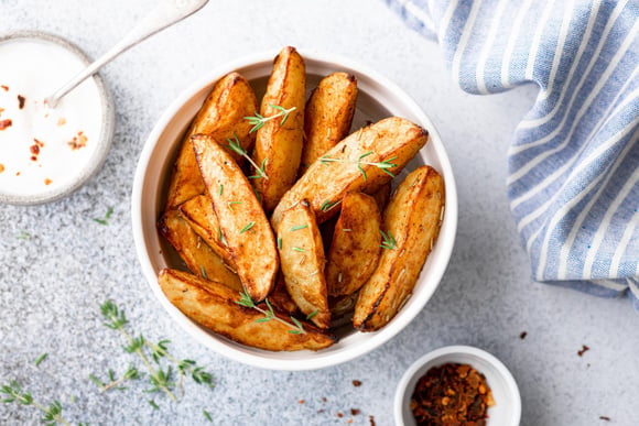 Cette astuce géniale permet de découper vos patates en patatoes en quelques secondes