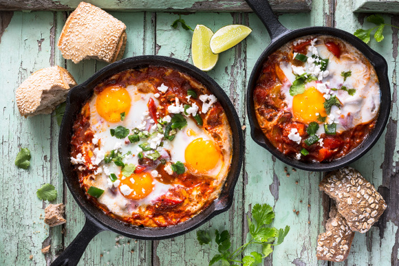 Comment improviser un fabuleux repas d'été avec de simples oeufs et du chorizo