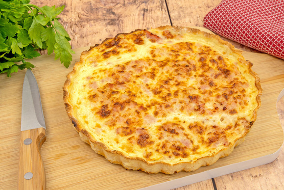 Cette recette de quiche lorraine ultra simple et bien meilleure que celle que vous achetez