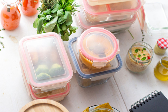 Le batch cooking, une solution pour des repas équilibrés et rapides. Adobestock