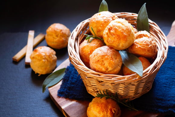 Mini-gougères au Air Fryer : la recette ultra pratique pour l’apéro de Noël