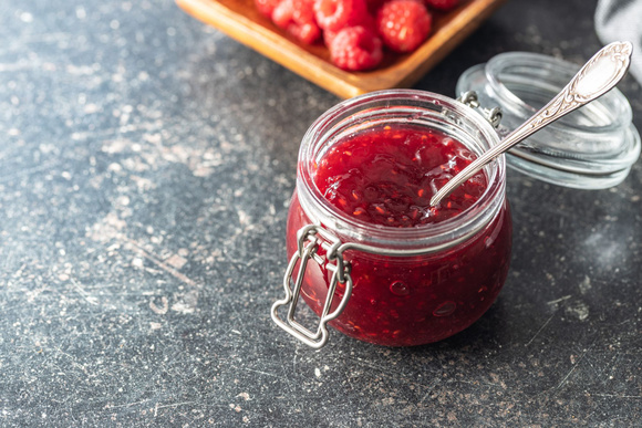 Connaissez-vous cette astuce pour faire de la confiture en un temps record ?