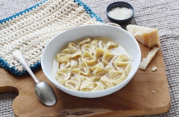 Tortellini dans leur bouillon. Silvia Santucci