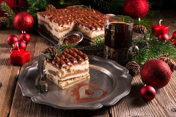 Julie Andrieu partage sa recette de Tiramisu aux marrons, idéale pour changer de la traditionnelle bûche de Noël !