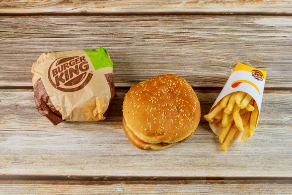Pourquoi le prix des menus au fast-food pourrait augmenter ? Adobestock