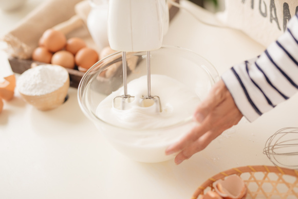 Cette technique qu'on utilise tous pour faire monter des blancs en neige ne sert finalement à rien
