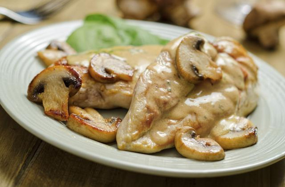 Escalopes de poulet à la crème et aux champignons. 750g
