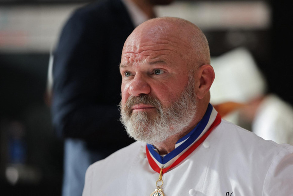 “Il a presque fait le tour du monde” : Philippe Etchebest se confie et dévoile le premier plat de sa carrière qui l’a rendu fier !