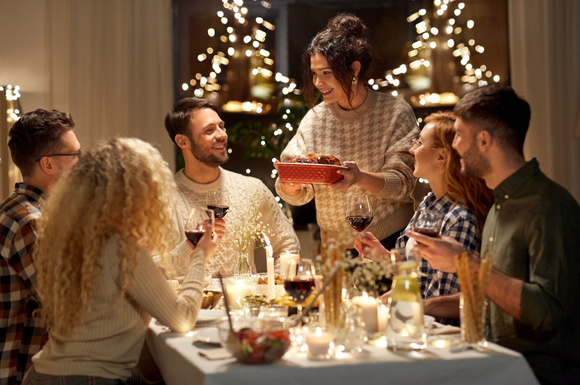 Comment profiter des repas pendant les fêtes sans se sentir lourd après  ? Le conseil d'une experte