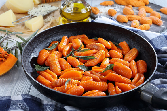 Les courges sont devenues indispensables pour accompagner les volailles. Adobestock