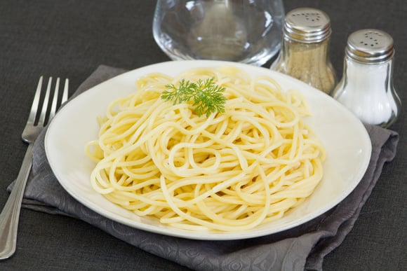 Est-ce que manger des féculents le soir fait grossir ? Cette nutritionniste met fin au débat