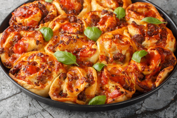 Cette recette de pizza à faire avec des tranches de baguette va bluffer tout le monde à l’apéro