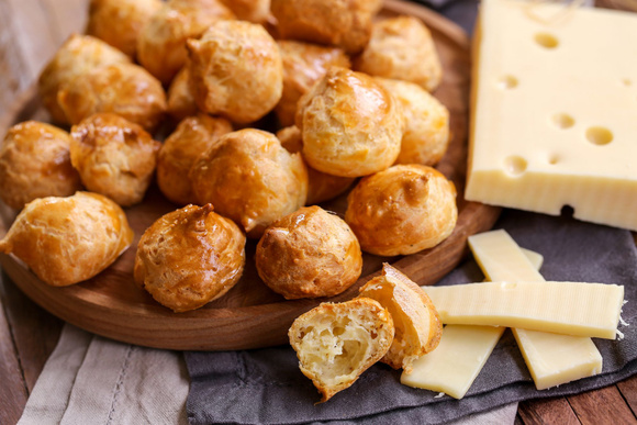 “Il y a deux causes de ratage” : notre chef dévoile ses astuces pour faire de belles gougères au fromage à Noël