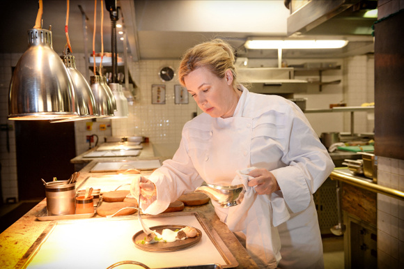 Hélène Darroze va ouvrir un restaurant de burger, le Joia Bun