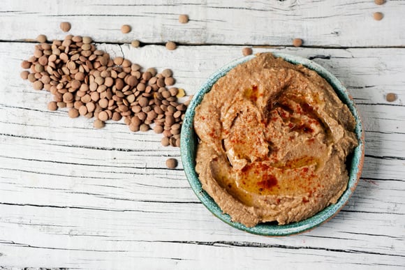 “Prête en un tour de main” : François-Régis Gaudry vous conseille une délicieuse recette de houmous de lentilles !