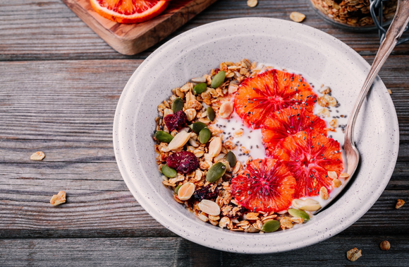 Riches en superaliments, voici notre recette parfaite de granola pour un petit déjeuner sain et gourmand