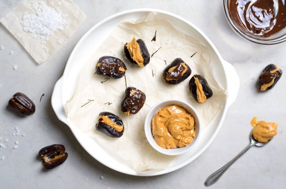 Dattes fourrées au beurre de cacahuètes : vous allez adorer ce snack facile et rapide à faire