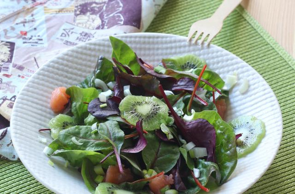 Salade de saumon fumé aux kiwis. Pascale weeks
