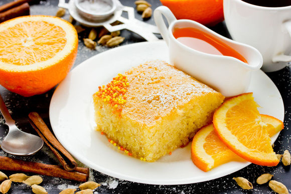 Gâteau de semoule à l'orange. Adobestock