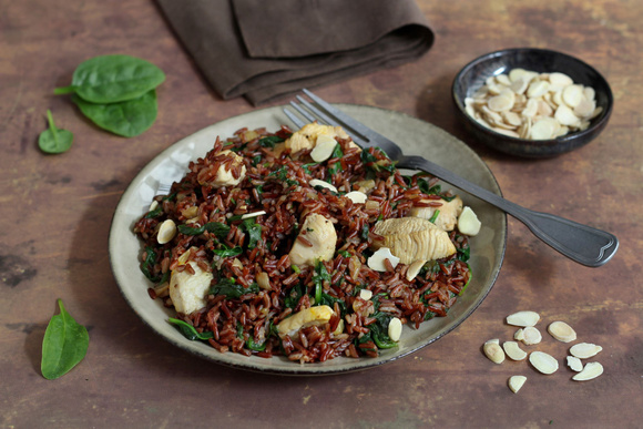 Riz rouge sauté au poulet et épinards. Silvia Santucci