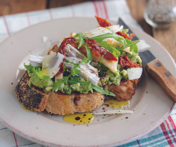 Tian de tomates, pommes de terre et mozzarella, Salade mexicaine au poulet… Votre menu healthy de la semaine du 1er au 5 août par 750green