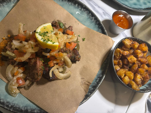 3 raisons de découvrir "Assinie", un restaurant africain où la générosité est à l'honneur !