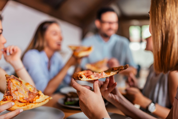 Vous ne mangez pas les croûtes de pizza ? Voici une astuce pour les recycler
