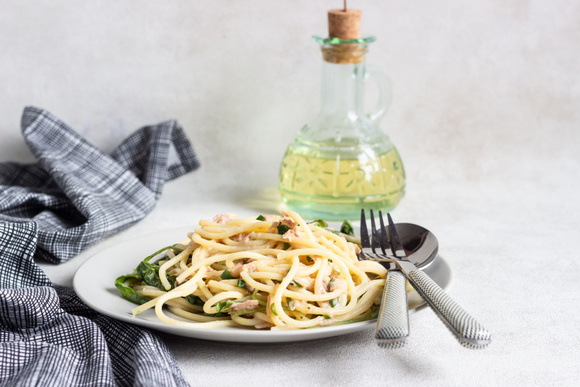 Spaghetti au thon - Adobestock