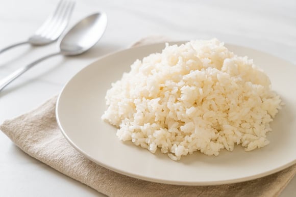 Trop sec ? Voici une astuce pour redonner une texture agréable à votre riz de la veille !