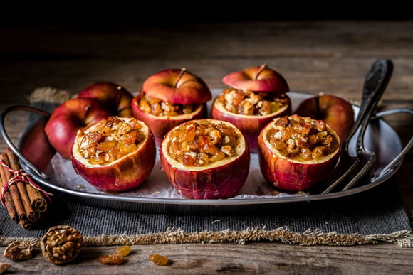 Comment faire de bonnes pommes au four, ce dessert simple, économique et gourmand ?