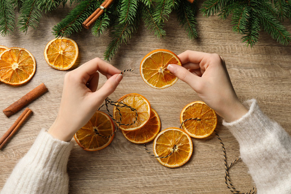 Votre Air Fryer peut vous permettre de réaliser de jolies décorations de Noël avec de simples oranges !